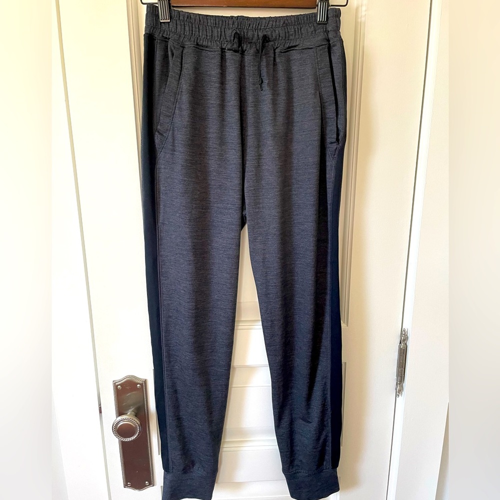 Abercrombie Grey Airknit joggers, Youth sz 13/14 or women’s XS